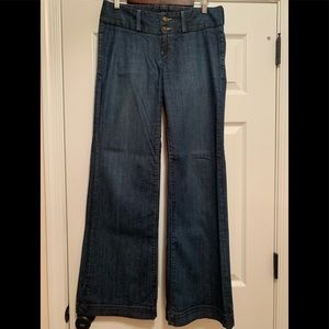 Lucky Brand blue jeans, dark rinse. Boot cut